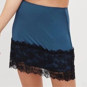 NWT $50 FREE PEOPLE INTIMATELY Party Crashers Half Slip Navy Combo Women’s Sz S